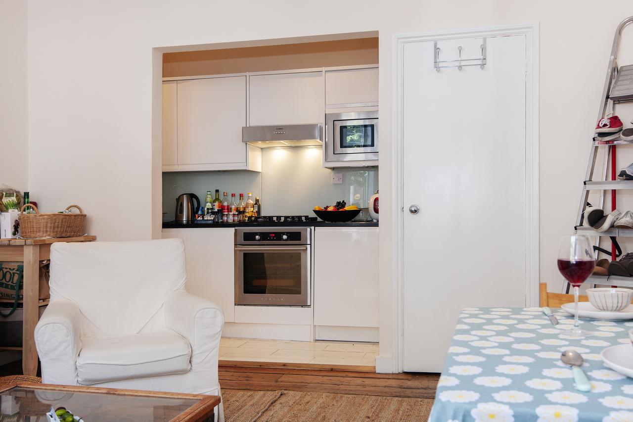 Bright Gratton Road Apartment London Eksteriør bilde