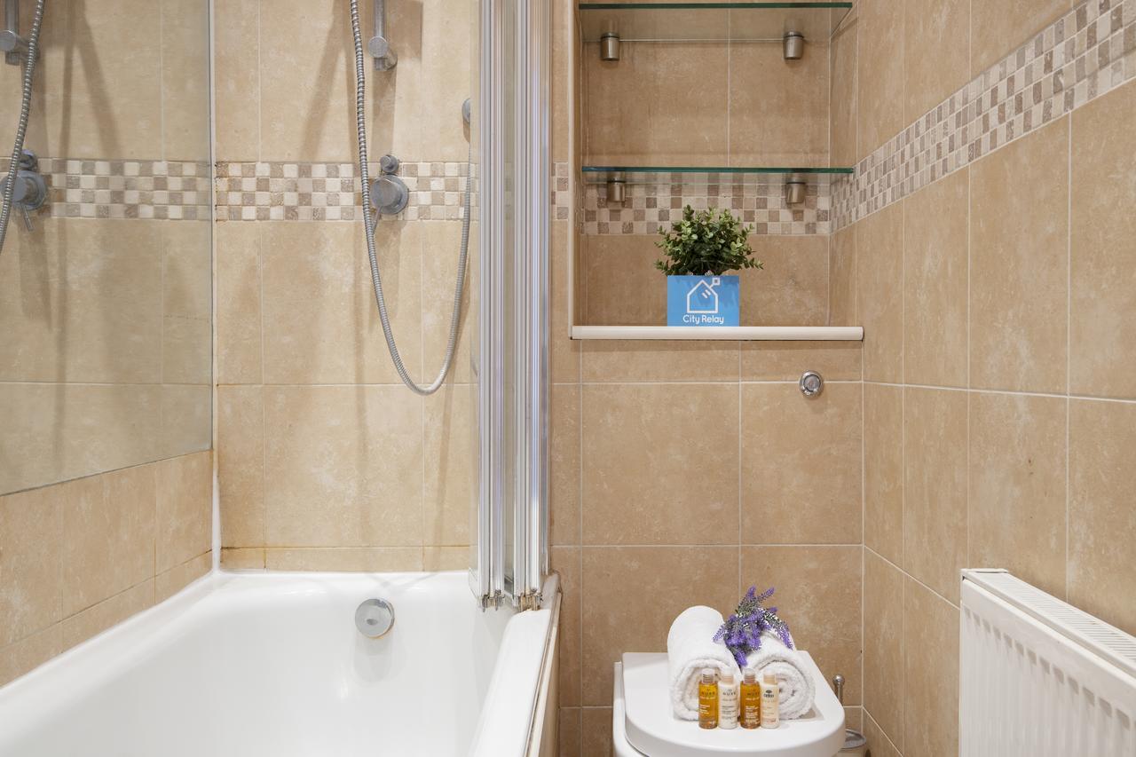 Bright Gratton Road Apartment London Eksteriør bilde