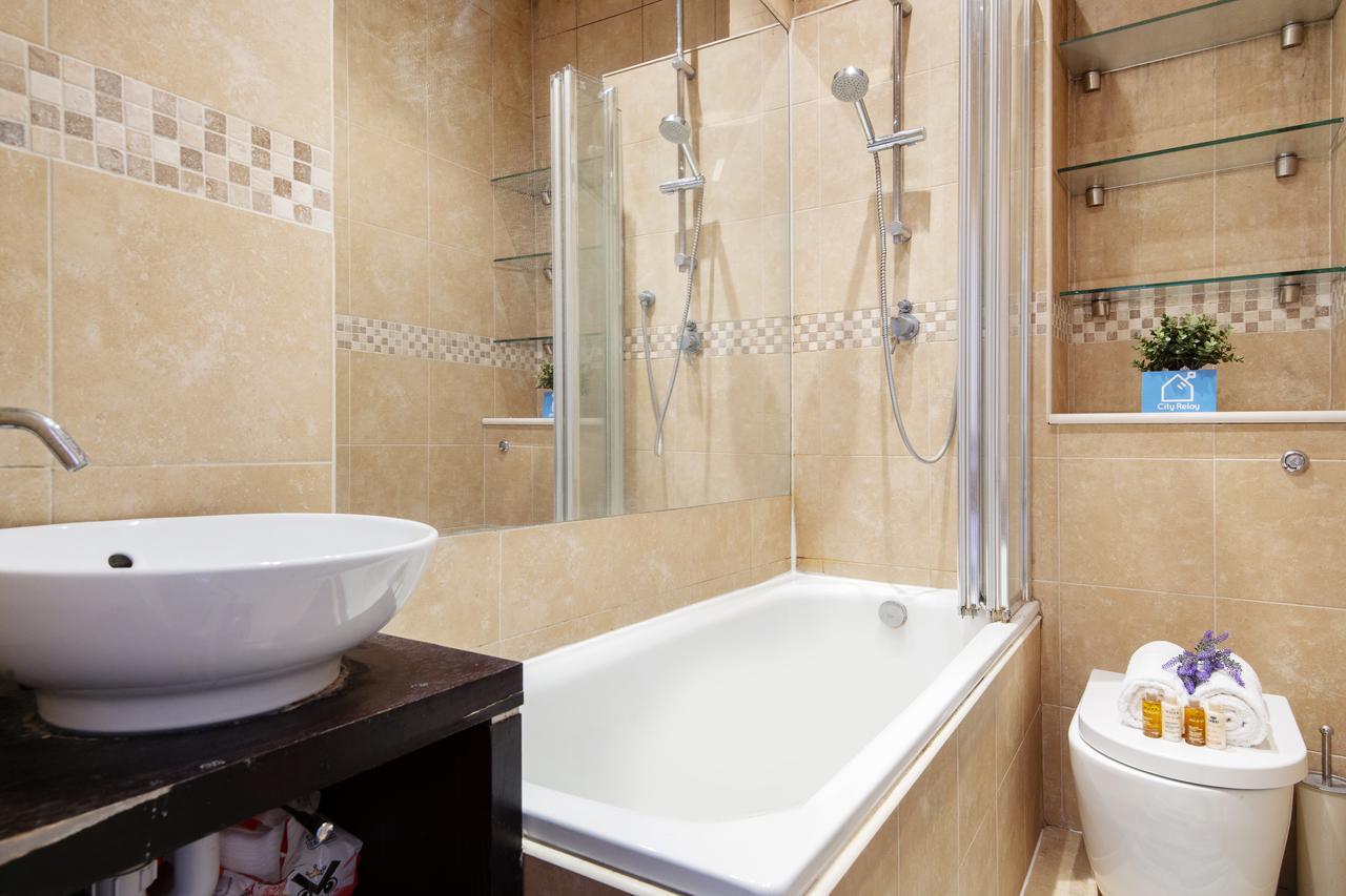 Bright Gratton Road Apartment London Eksteriør bilde